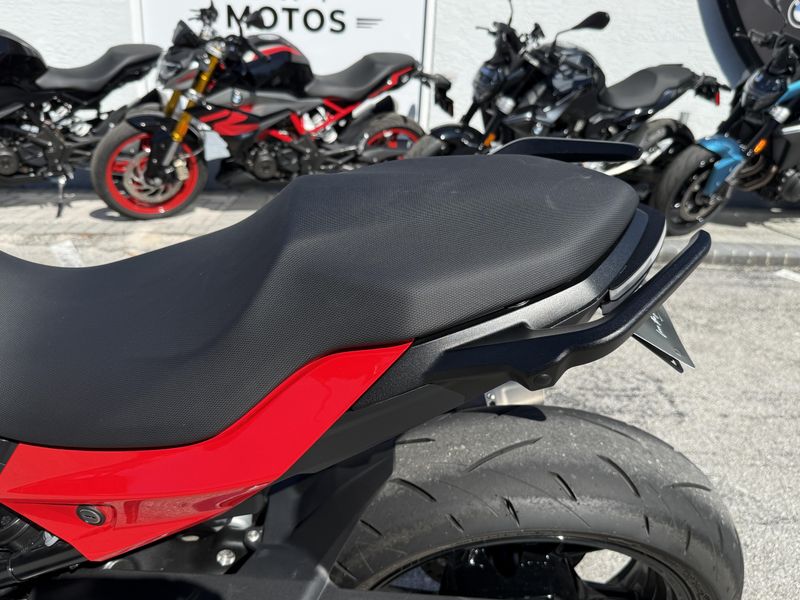 2024 BMW F 900 R Low