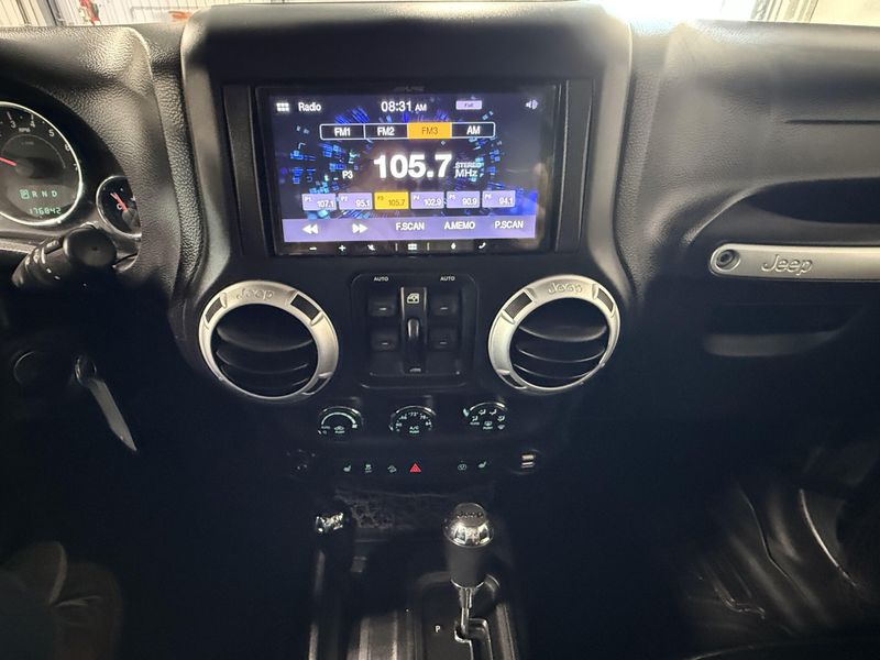 Used 2014 Jeep Wrangler Unlimited SaharaImage 17