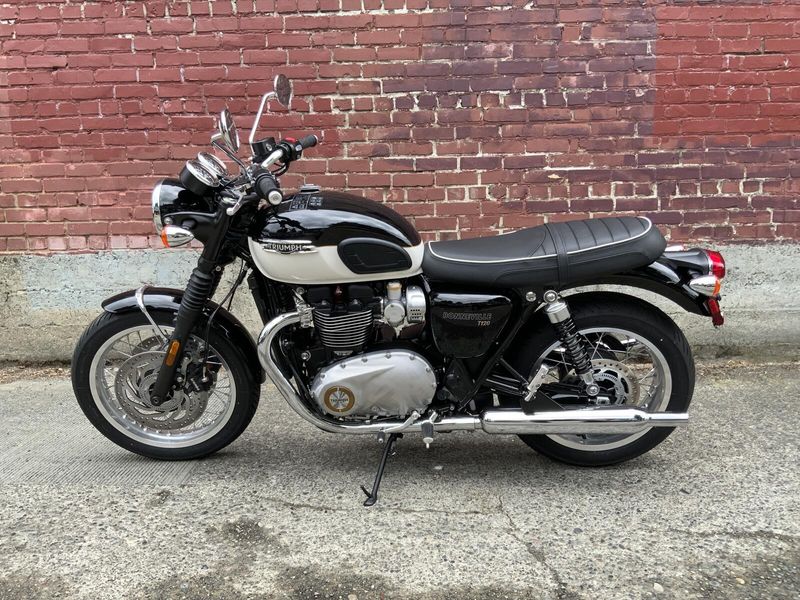 2025 Triumph BONNEVILLE T120