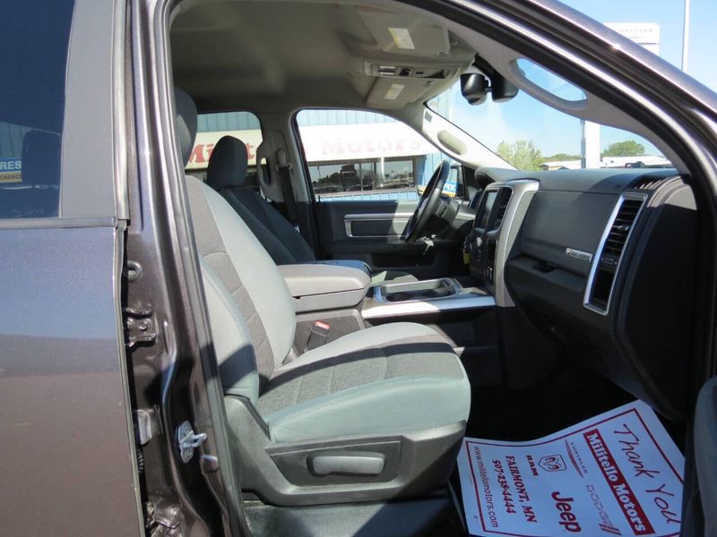 Used 2017 RAM 1500 SLT 4x4 4dr Crew Cab 5.5 ft. SB PickupImage 24