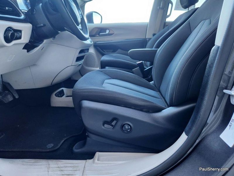 2022 Chrysler Voyager LXImage 36