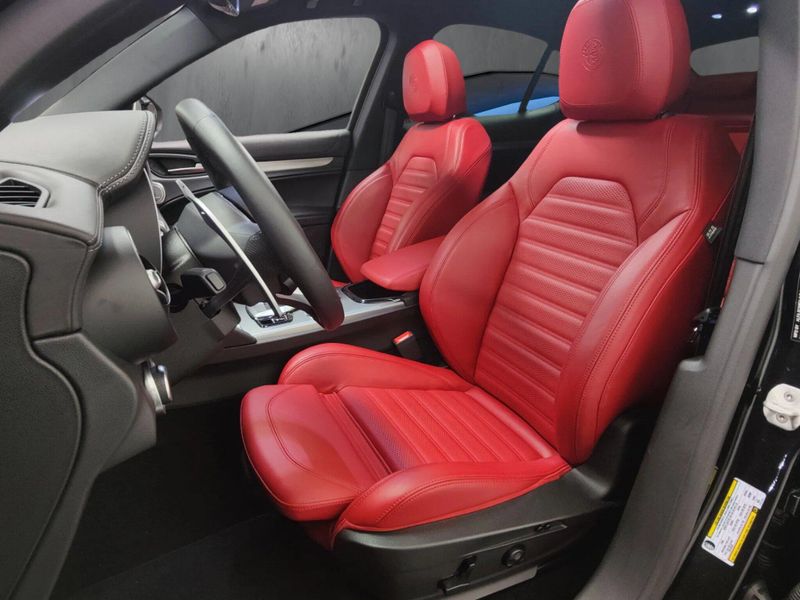 Used 2024 Alfa Romeo Stelvio Veloce AWD Premium w/Sunroof/NavImage 15