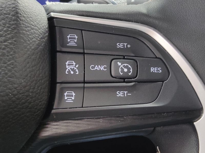 Used 2025 Jeep Grand Cherokee L Laredo V6 4x4 w/Luxury TechImage 27