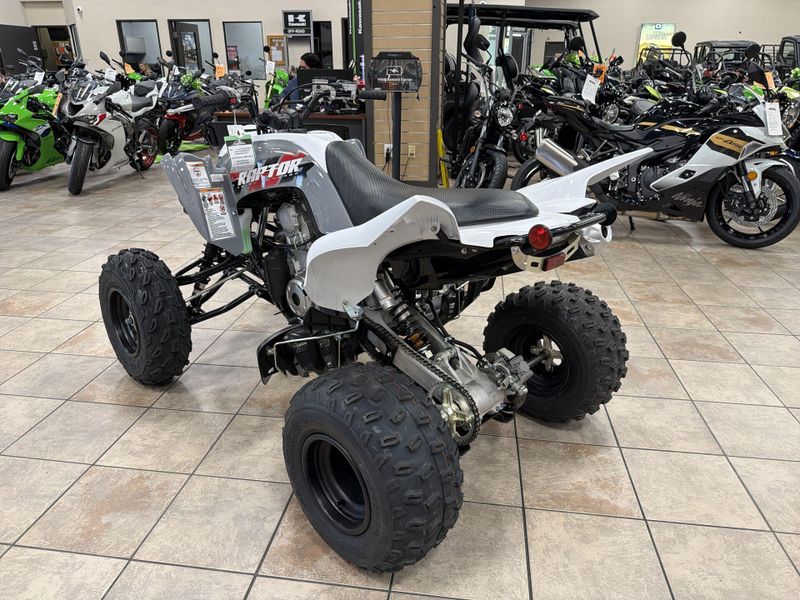 New 2026 Yamaha RAPTOR 700  in a ARMOR GREY exterior color. Vista Del Amo Motorsports 760-330-5665 delamomotorsports.com 