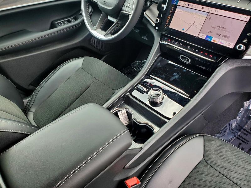 New 2026 Jeep Grand Cherokee Laredo Altitude 4x4