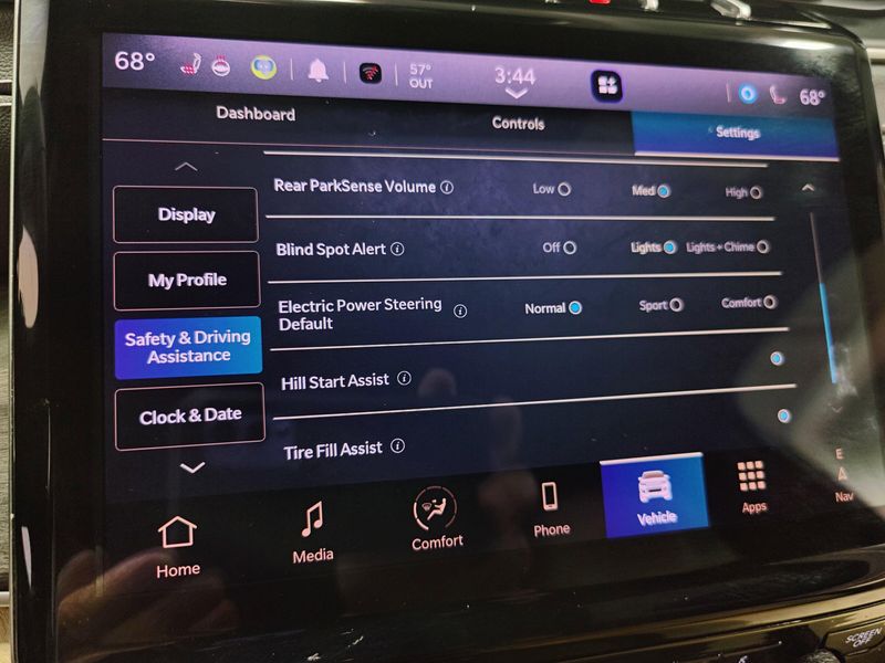 Used 2024 Jeep Grand Cherokee Limited Black 4X4 w/SunroofImage 8