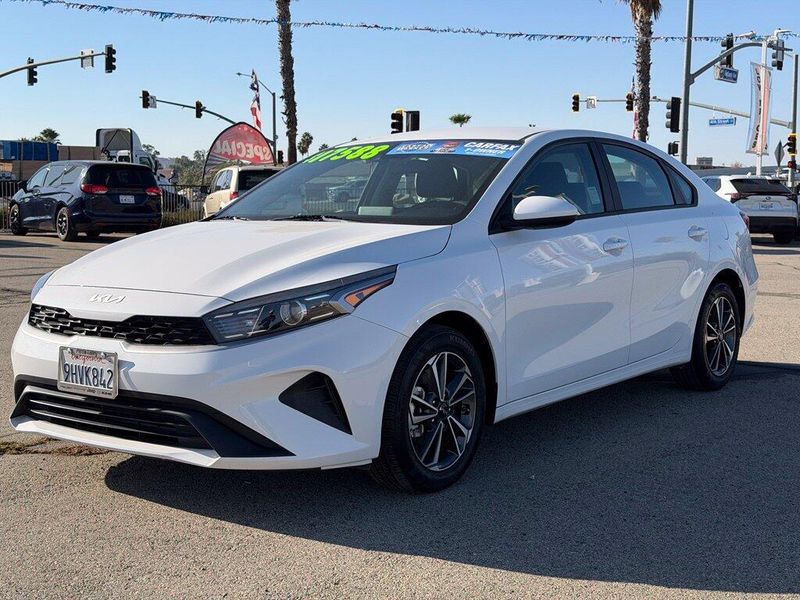 Used 2023 Kia Forte LXSImage 3