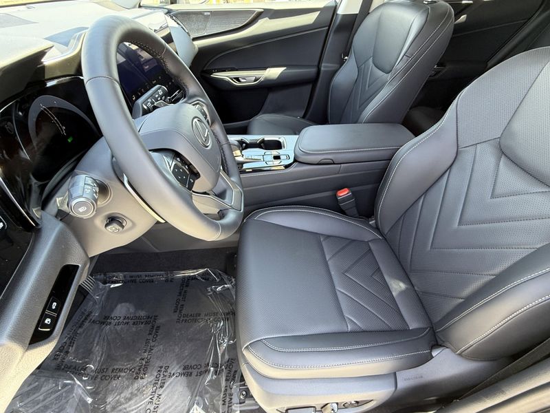2025 LEXUS NX 450 450h+ LuxuryImage 18