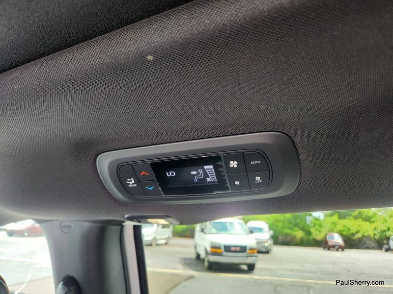 New 2026 Chrysler Pacifica Select