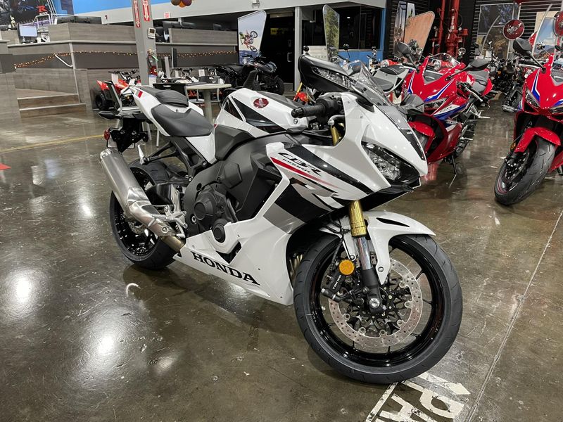 2025 Honda CBR1000RR Image 6