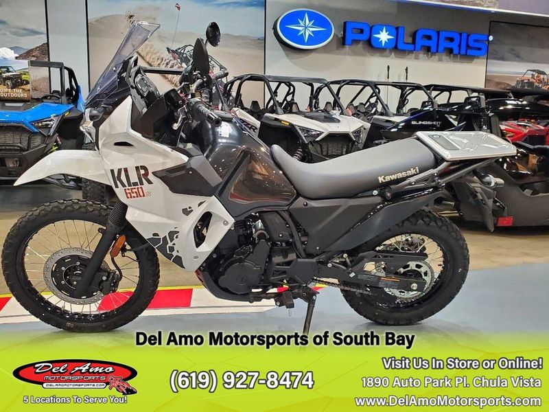 2024 Kawasaki KL650MRFNL-RD1  in a FIRECRACKER RED/METALLIC CARBON GRAY exterior color. Del Amo Motorsports of South Bay (619) 547-1937 delamomotorsports.com 