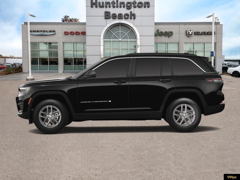 2025 Jeep Grand Cherokee Laredo X 4x2Image 3