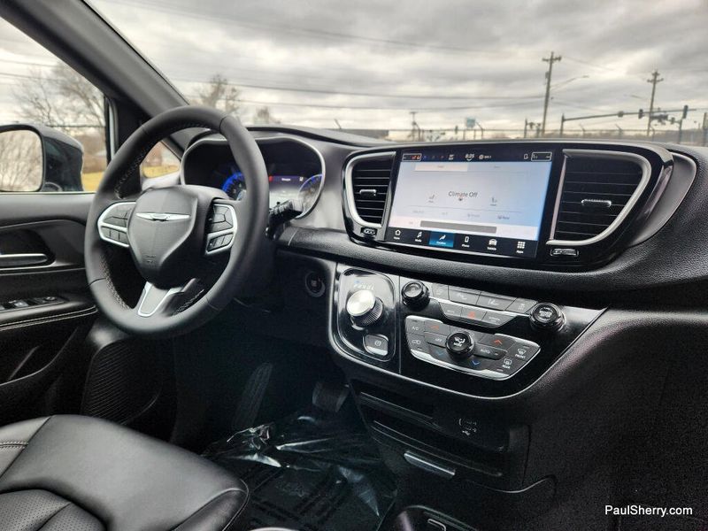 New 2026 Chrysler Voyager Lx