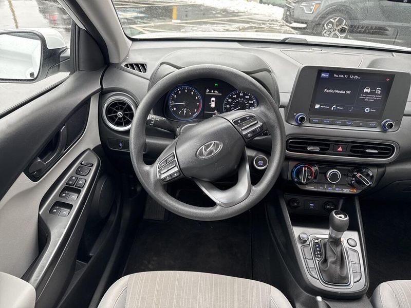 2022 Hyundai Kona SELImage 16