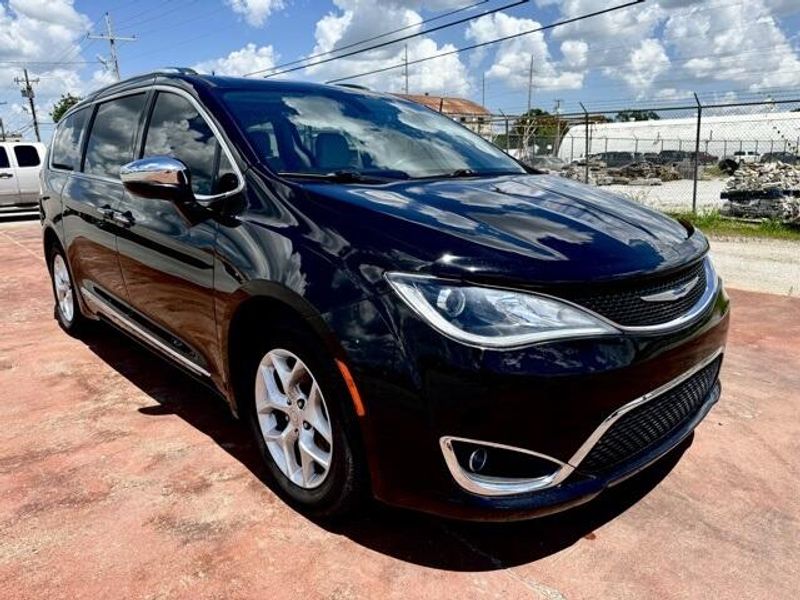 Used 2020 Chrysler Pacifica LimitedImage 3