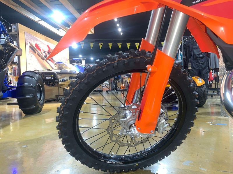 2025 KTM 300 SX Image 10