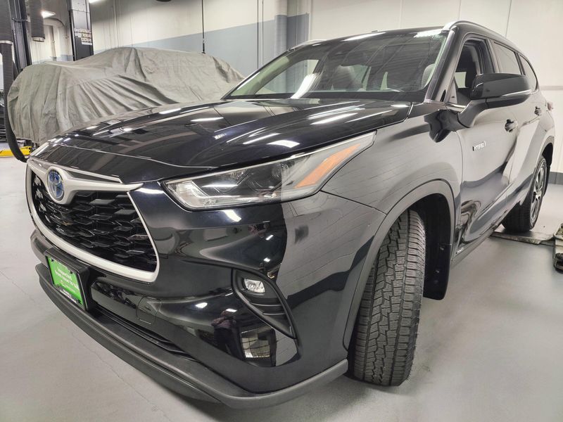 2021 Toyota Highlander Hybrid XLE AWD w/Sunroof/NavImage 10