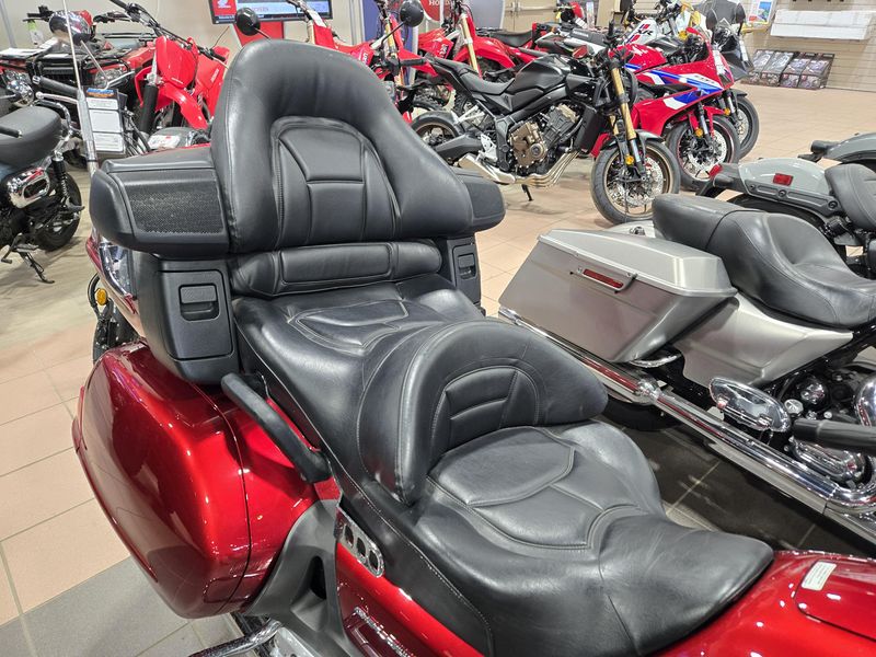 USED 2008 HONDA GOLD WING Image 8