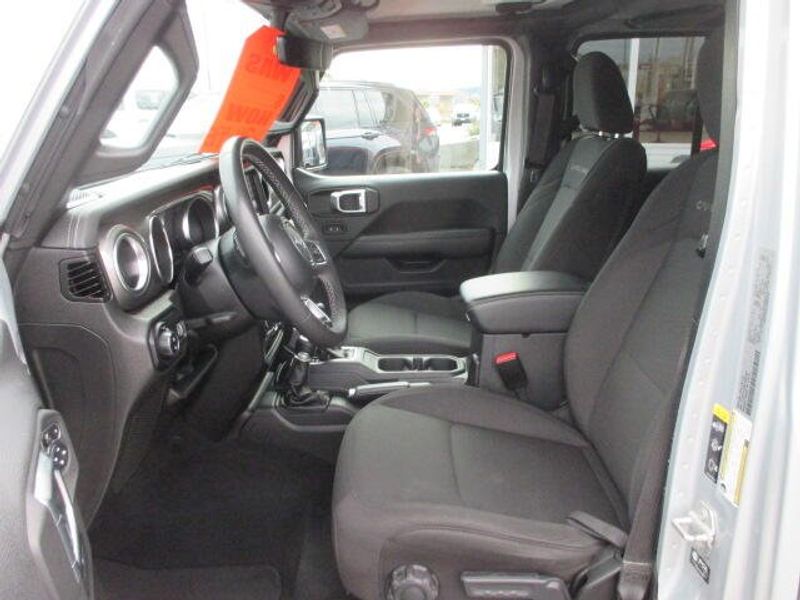 Used 2023 Jeep Gladiator OverlandImage 14