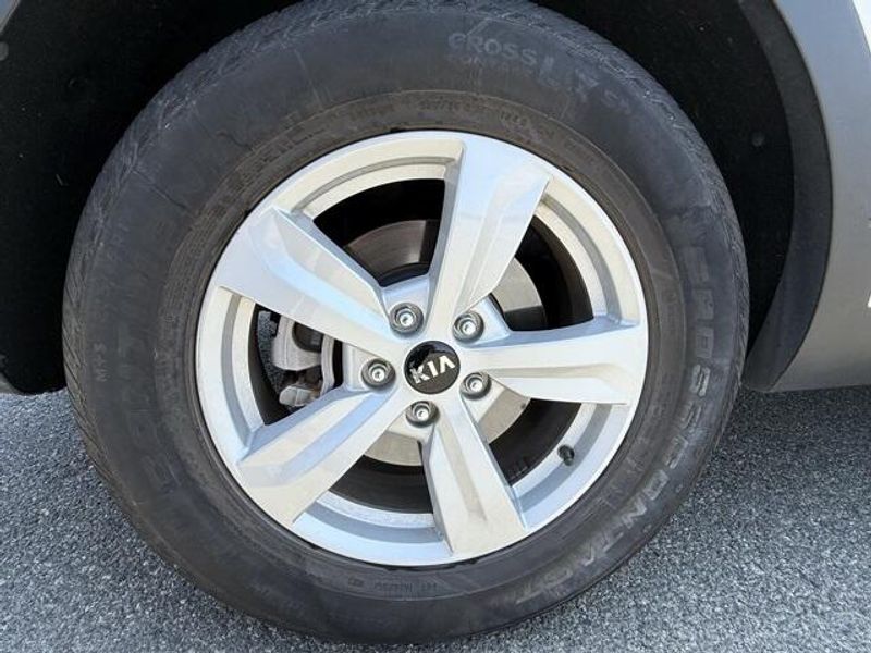 2021 Kia Sorento LXImage 12