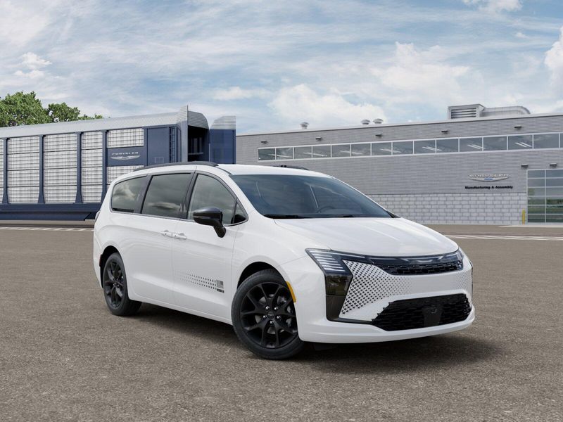 New 2027 Chrysler Pacifica SelectImage 3