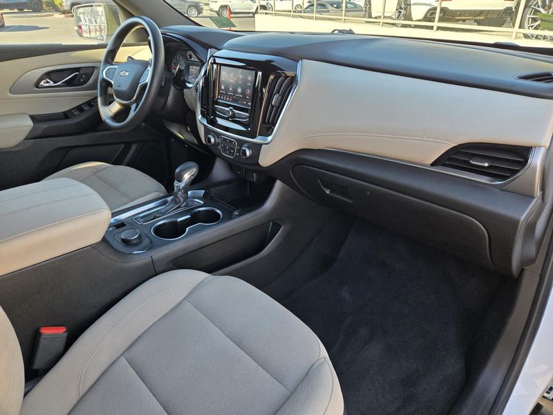 Used 2023 Chevrolet Traverse FWD 4dr LS w/1LS