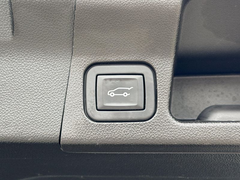 Used 2023 GMC Acadia DenaliImage 13