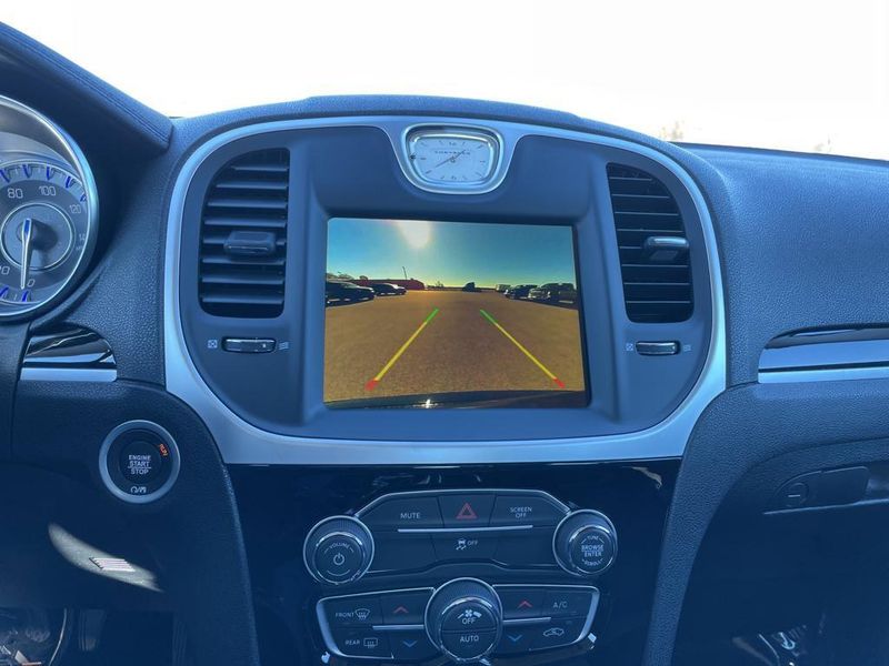 2023 Chrysler 300 Touring photo 17