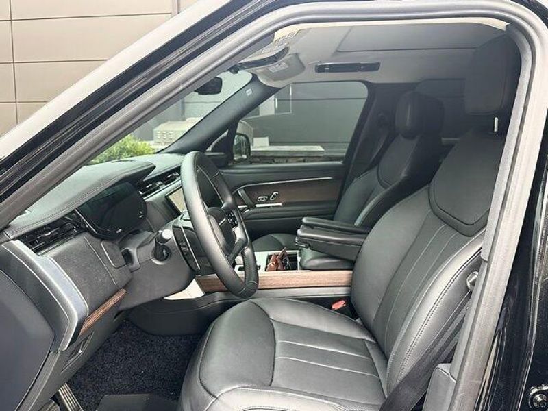 2025 Land Rover Range Rover SE