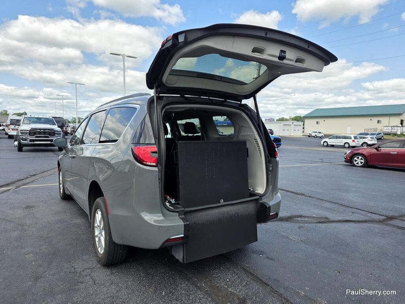 Used 2022 Chrysler Pacifica Touring L