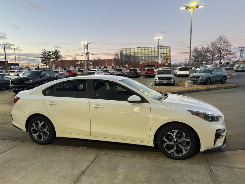 2021 Kia Forte LXSImage 3