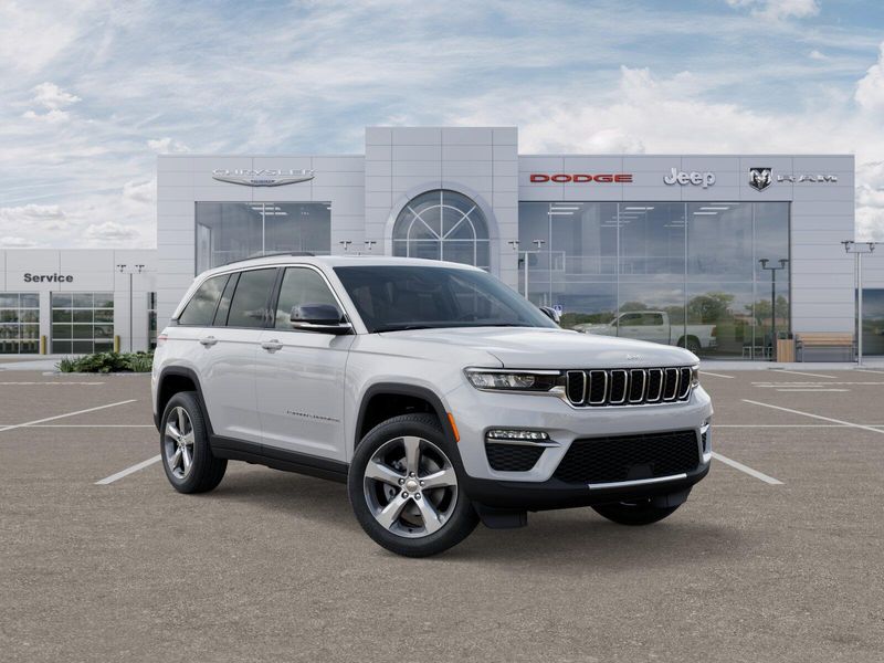 2025 Jeep Grand Cherokee Limited photo 3