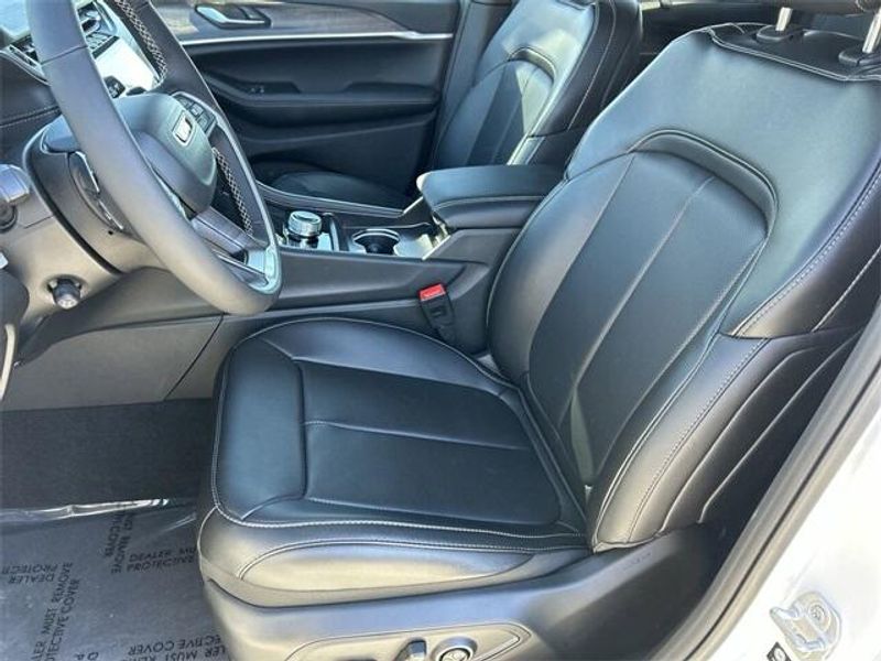 New 2025 Jeep Grand Cherokee Limited 4x4Image 16