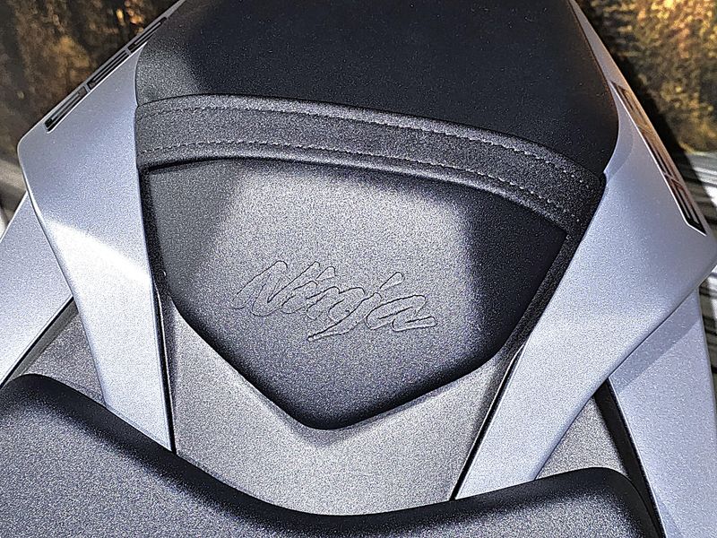 2025 Kawasaki NINJA ZX-6R Image 11