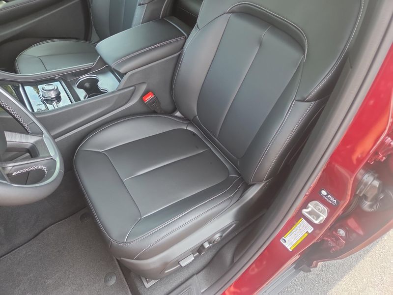 2025 Jeep Grand Cherokee Limited photo 6
