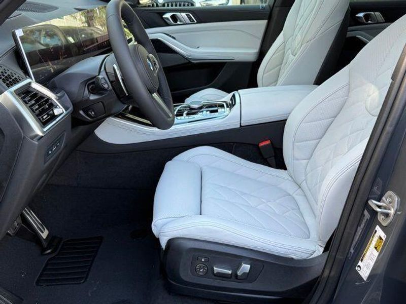 New 2026 BMW X5 sDrive40iImage 17
