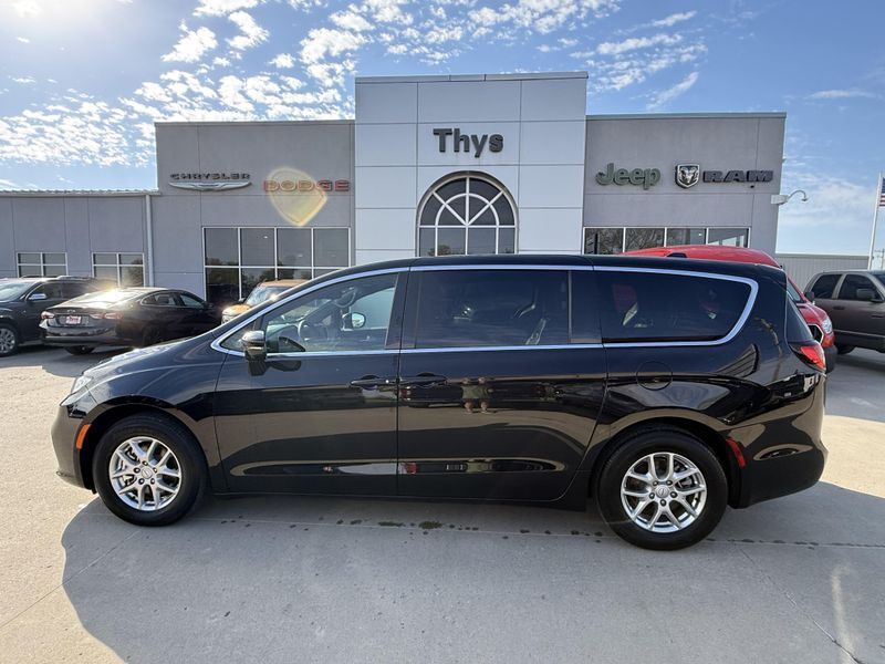 Used 2026 Chrysler Pacifica SelectImage 30