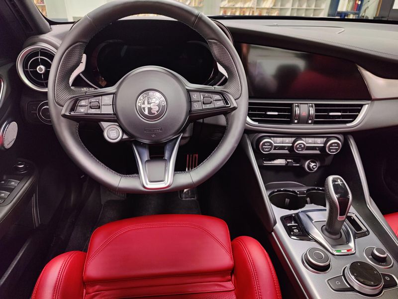 2024 Alfa Romeo Giulia Veloce AWD w/Sunroof/NAV/Activ AsstImage 22