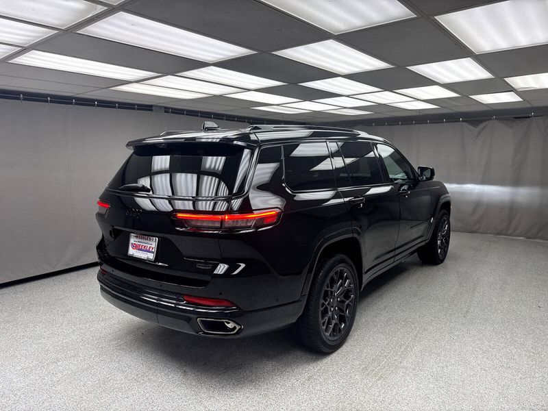 2025 Jeep Grand Cherokee L Summit Reserve 4x4Image 3