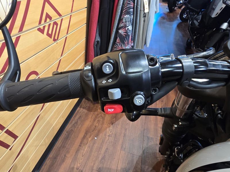 Used 2024 Triumph Bobber Image 9