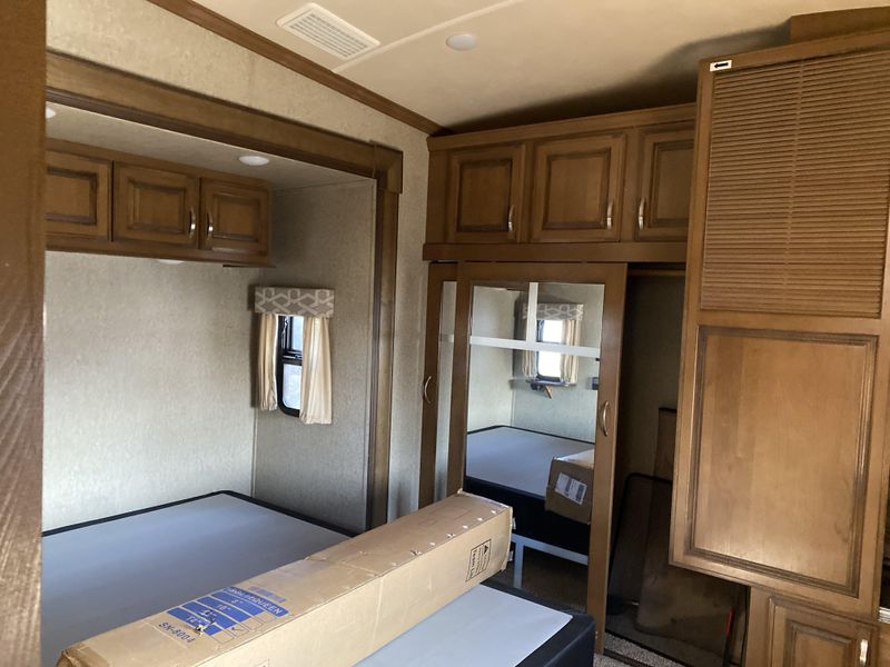 Used 2018 FOREST RIVER CEDAR CREEK 38 FLX Image 25
