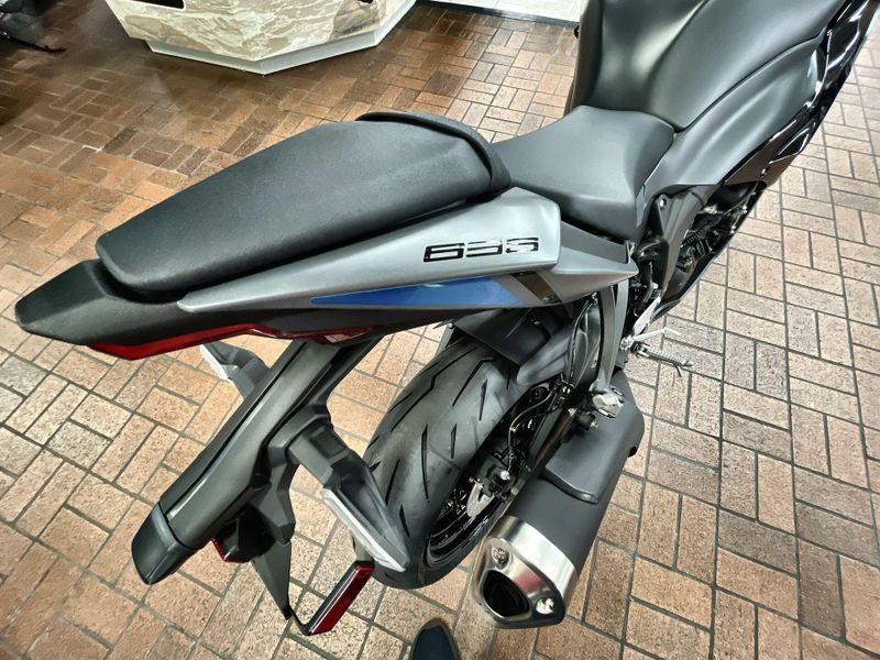 ニューモ 2025 Kawasaki Ninja® ZX™-6R KRT Edition | Roseville Motorsports
