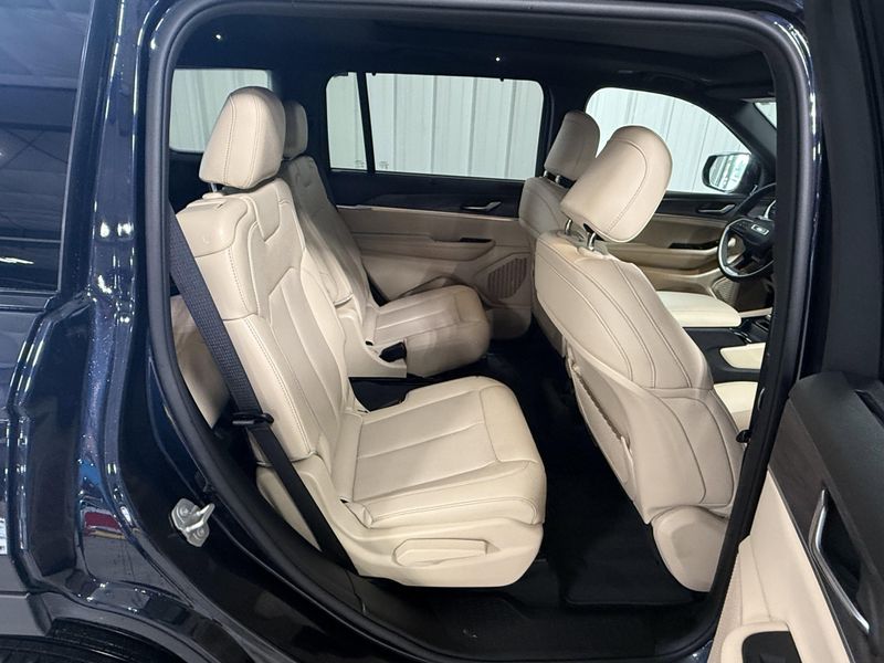Used 2024 Jeep Grand Cherokee L LimitedImage 13