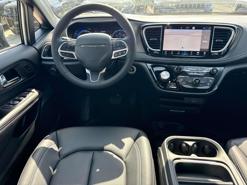 New 2027 Chrysler Pacifica Select Awd