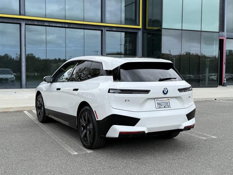 2025 BMW iX xDrive50Image 8