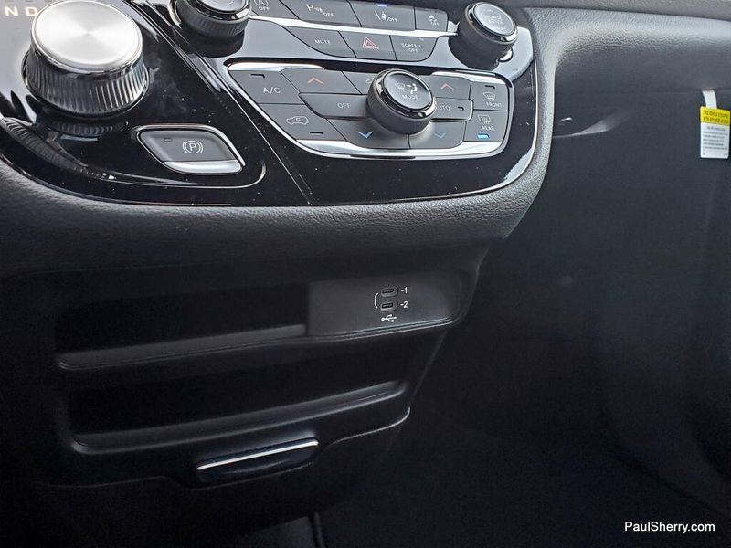 New 2026 Chrysler Pacifica Select