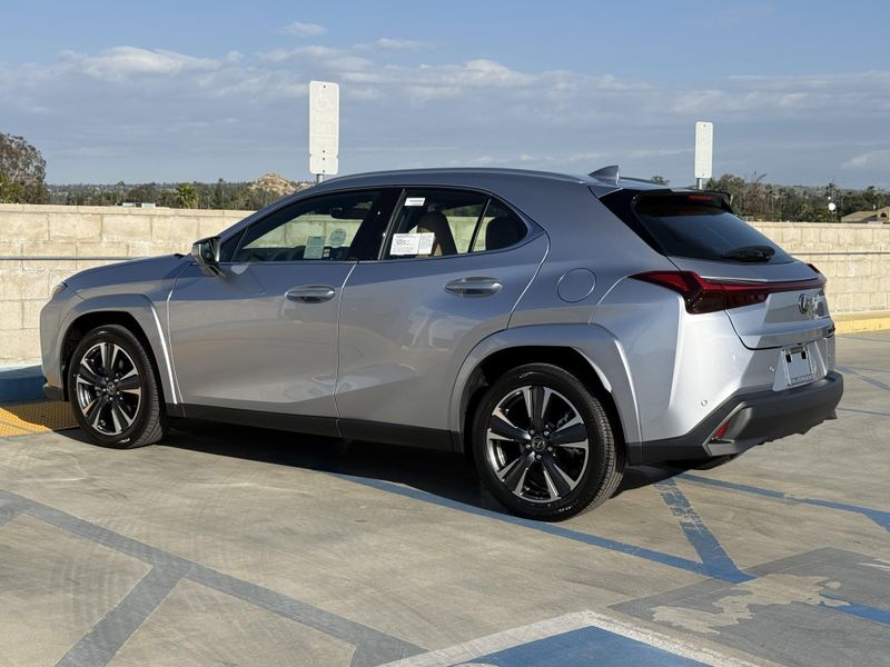 New 2026 Lexus UX 300h PremiumImage 9