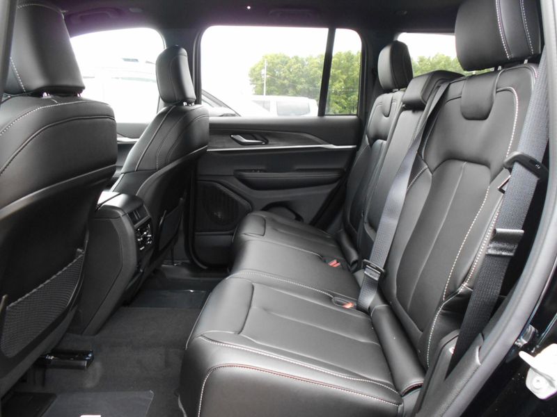 New 2025 Jeep Grand Cherokee Limited 4x4Image 7