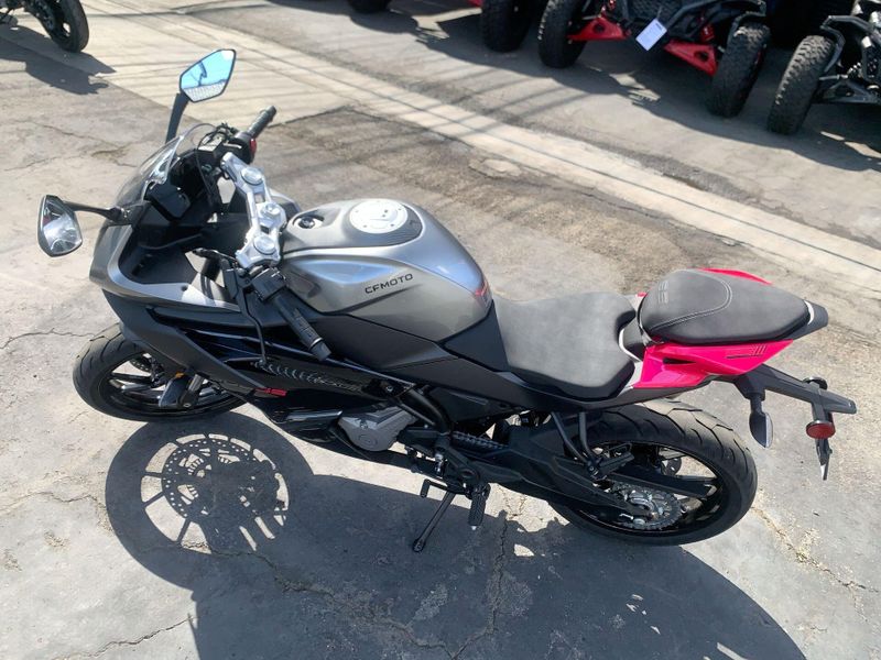 New 2025 CFMOTO 300SS Image 14