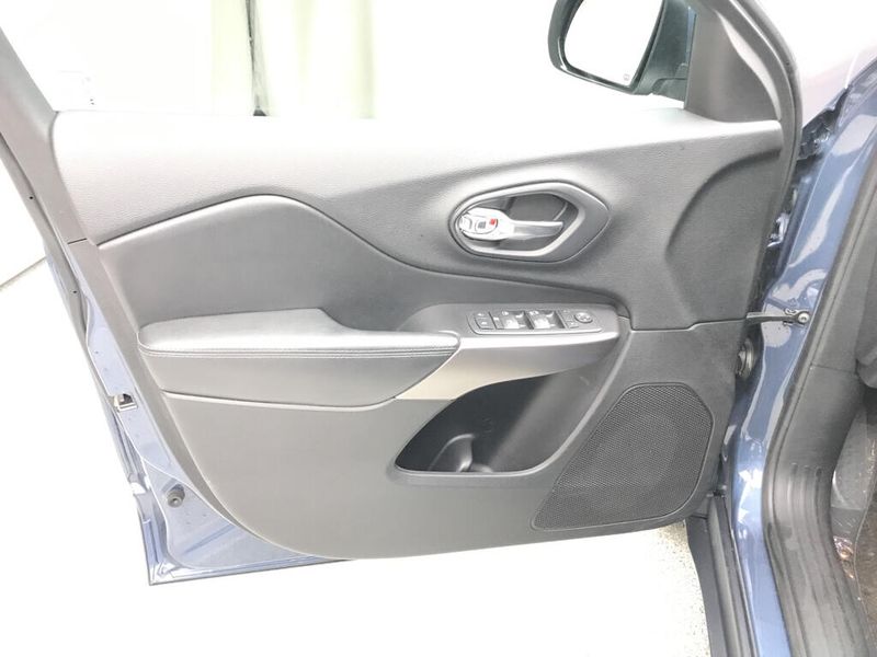 Used 2020 Jeep Cherokee Latitude PlusImage 8